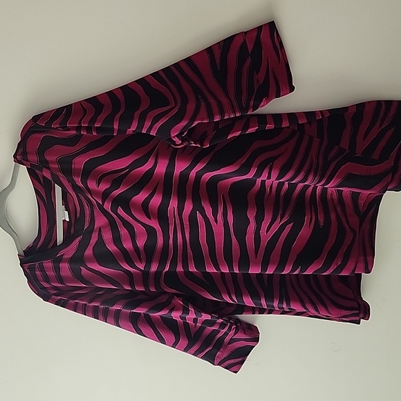 Chico's Zenergy Pink Black Zebra Stripes Sleeve Top 4 XXL (29) - Picture 2 of 7